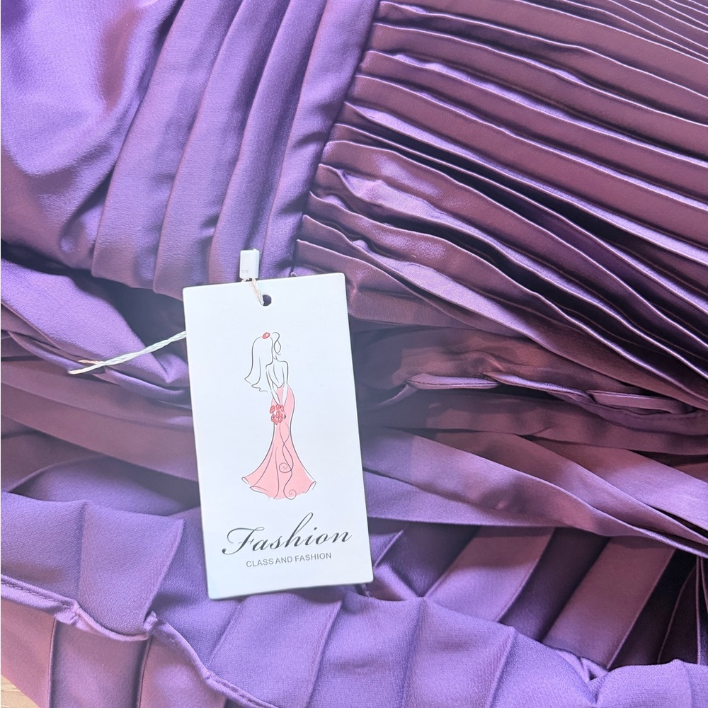 Sleeveless V-Neck Pleated Maxi Dress in Deep Plum - Picture 3 of 3